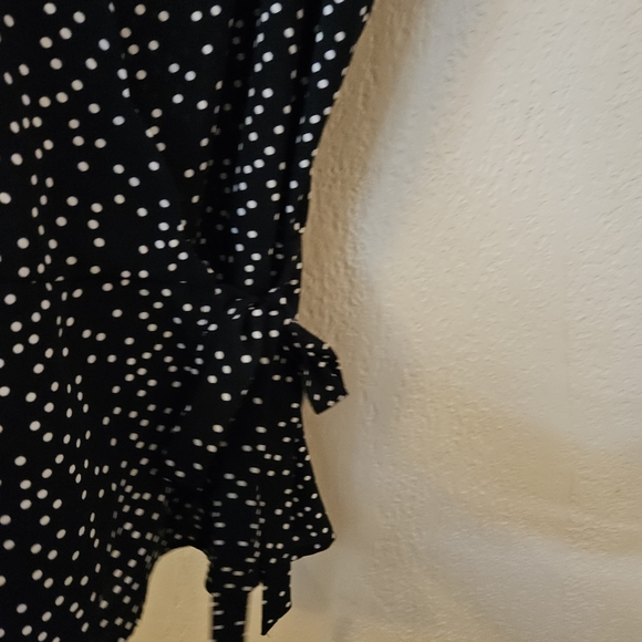 Chelsea 28 Navy Blue Polka Dot Wrap Tank Blouse XS - Picture 4 of 6